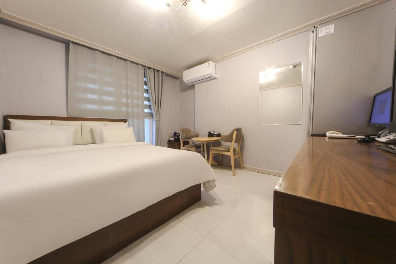 Goodstay Grand Motel Chuncheon Exterior foto