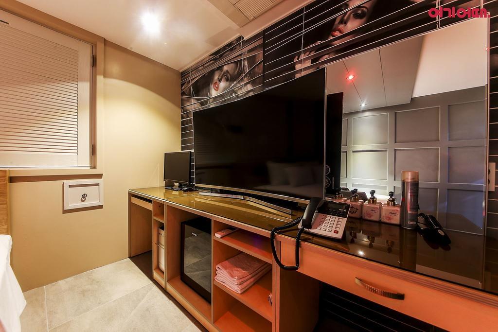 Goodstay Grand Motel Chuncheon Exterior foto