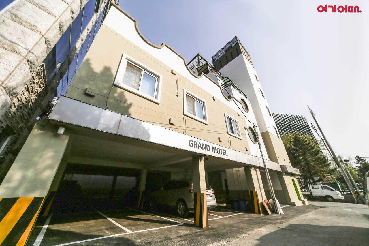 Goodstay Grand Motel Chuncheon Exterior foto
