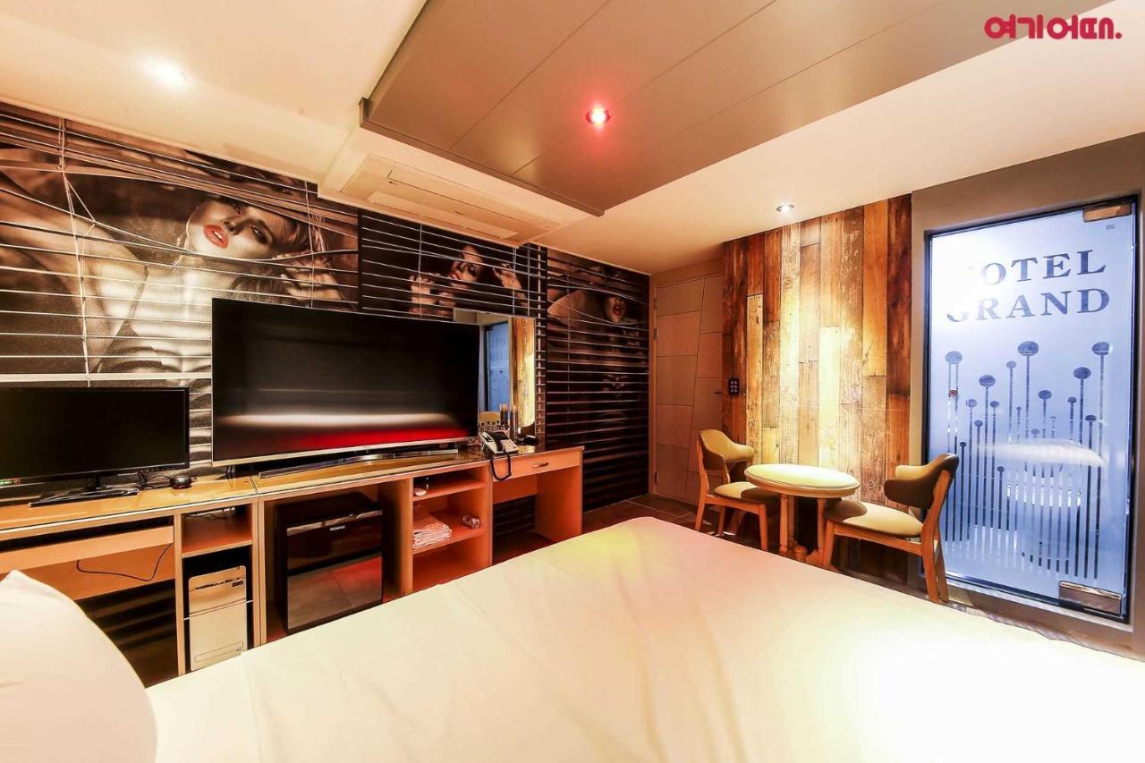 Goodstay Grand Motel Chuncheon Exterior foto