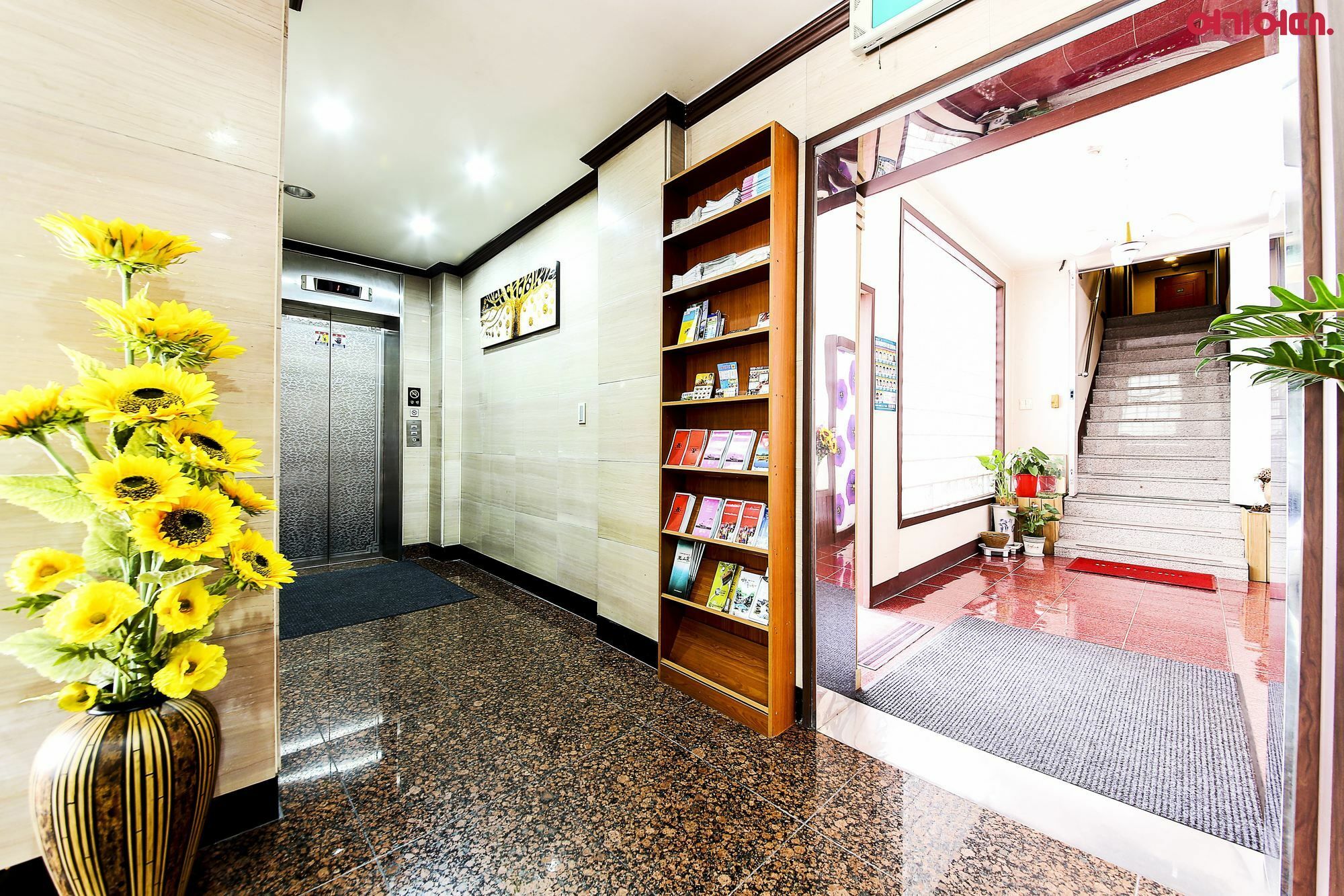 Goodstay Grand Motel Chuncheon Exterior foto